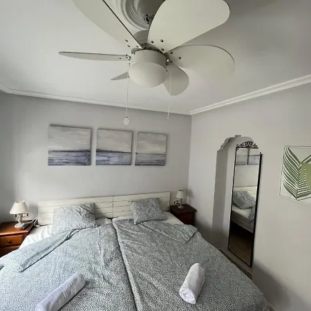 Playa Quebrantos. And Surf. Primera Linea