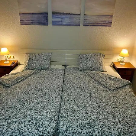 Playa Quebrantos. And Surf. Primera Linea Appartement La Arena